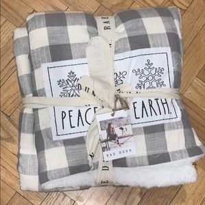 New! Rae Dunn Sherpa Throw